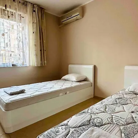 Apartello Dolce 1 - Private In Near Marina Dinevi Apartment *